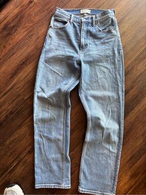 Abercrombie&Fitch women ankle straight ultra highrise jeans size 27/4 light wash